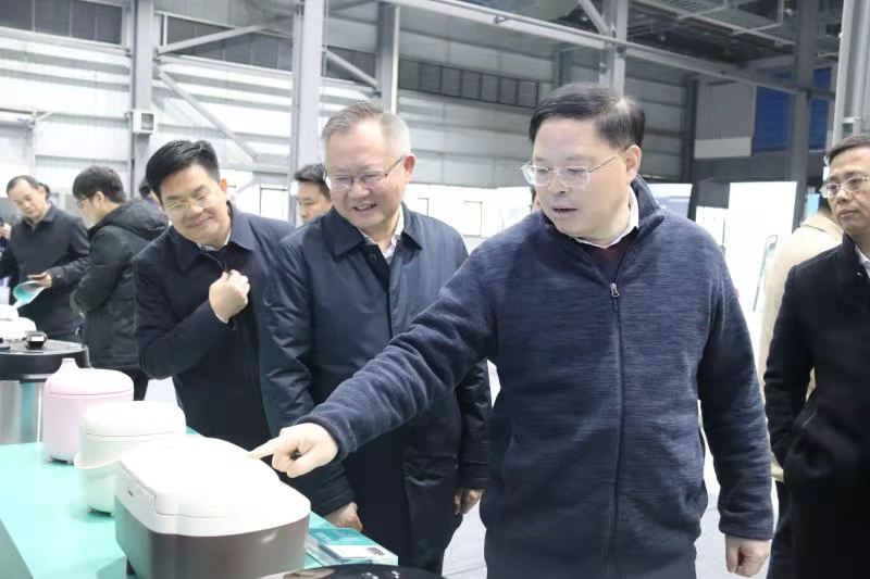 湖南省委常委、省委秘書長張劍飛一行來拓浦精工調(diào)研